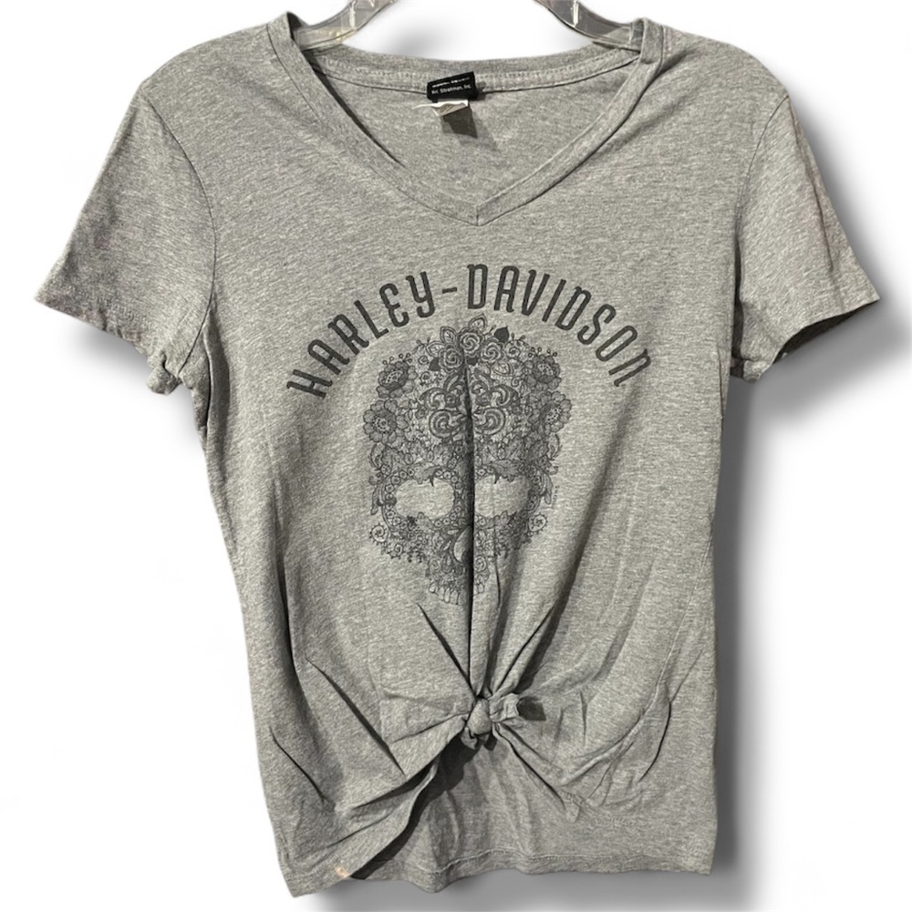 Harley-Davidson Women’s V-Neck T-Shirt Gray Floral Skull Graphic (Size Small)